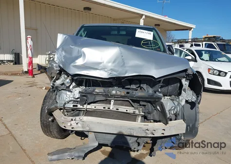 2011 Toyota 4Runner Sr5 V6 z USA, uszkodzony, nr VIN JTEZU5JR4B5019111